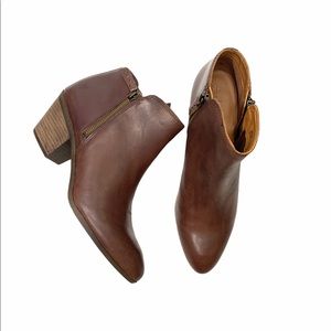 FRYE Judith Double Zip Ankle Boots in Whisky 6.5